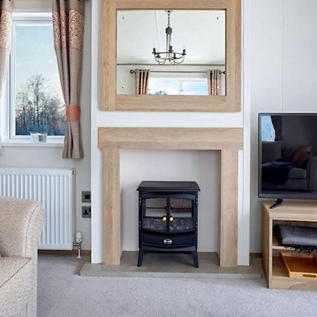 Captivating Bluebell Lodge 2-Bed Cotswolds Caravan Cirencester Luaran gambar