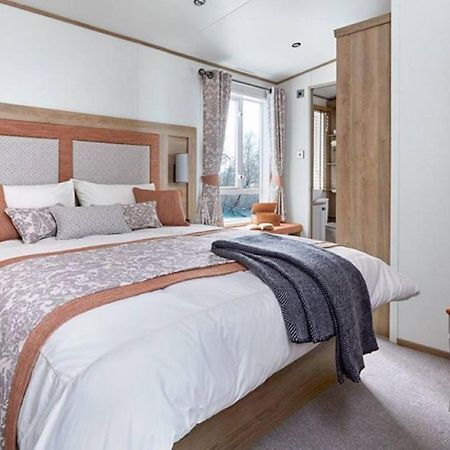 Captivating Bluebell Lodge 2-Bed Cotswolds Caravan Cirencester Luaran gambar