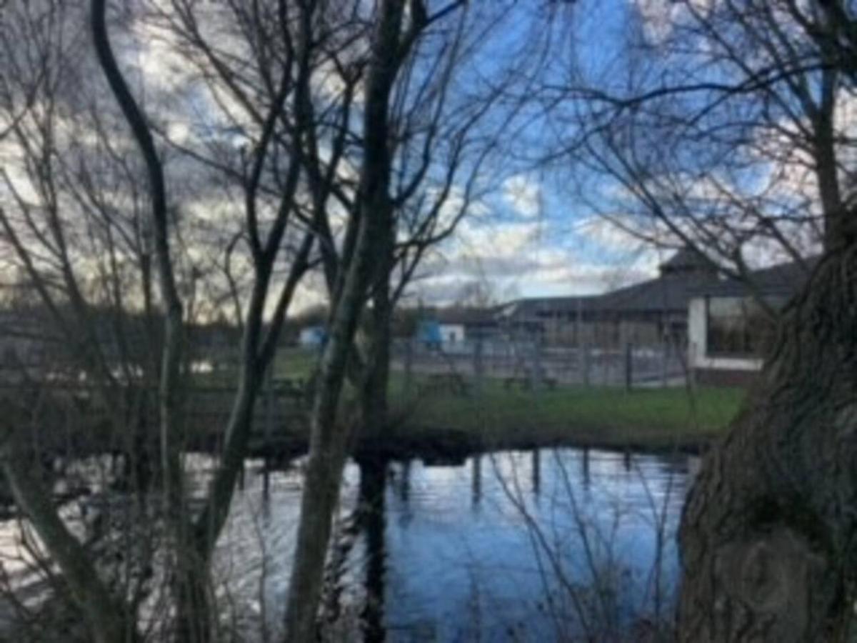 Captivating Bluebell Lodge 2-Bed Cotswolds Caravan Cirencester Luaran gambar