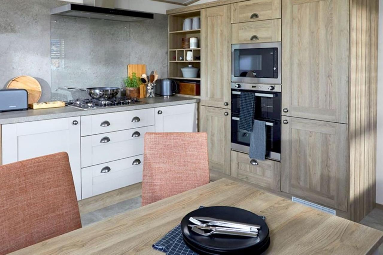 Captivating Bluebell Lodge 2-Bed Cotswolds Caravan Cirencester Luaran gambar
