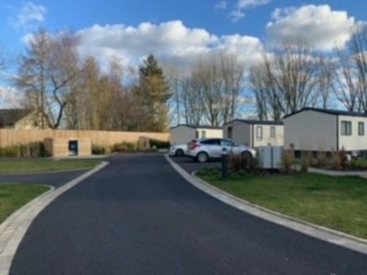 Captivating Bluebell Lodge 2-Bed Cotswolds Caravan Cirencester Luaran gambar