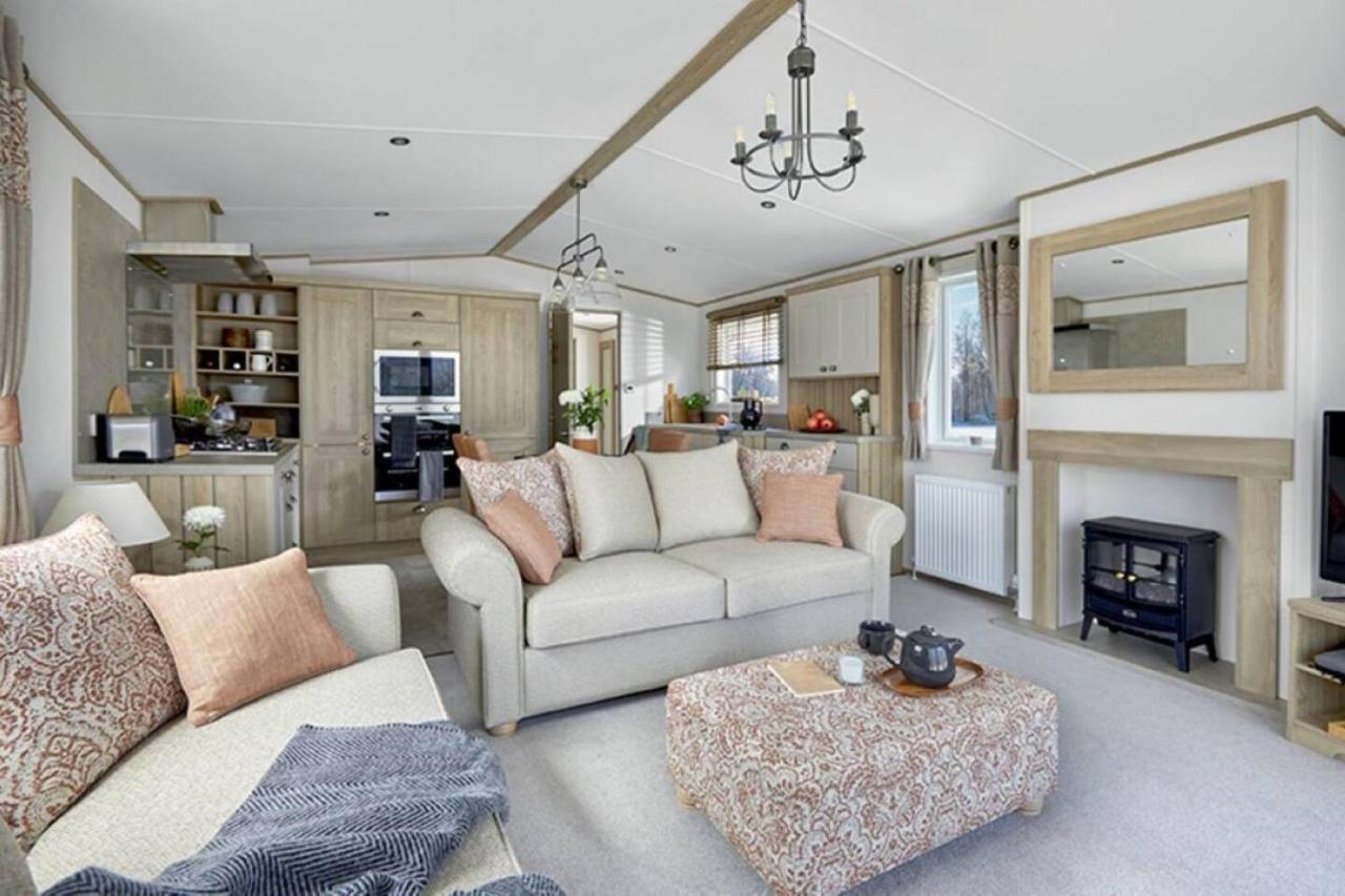 Captivating Bluebell Lodge 2-Bed Cotswolds Caravan Cirencester Luaran gambar