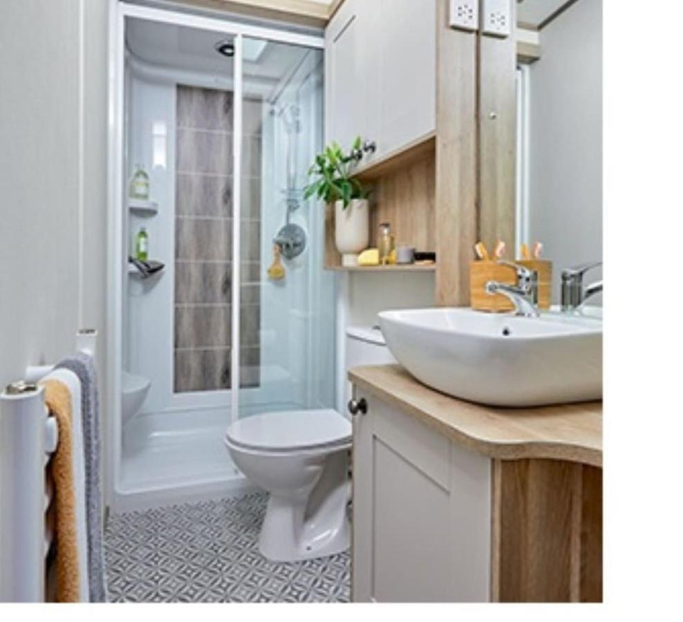 Captivating Bluebell Lodge 2-Bed Cotswolds Caravan Cirencester Luaran gambar