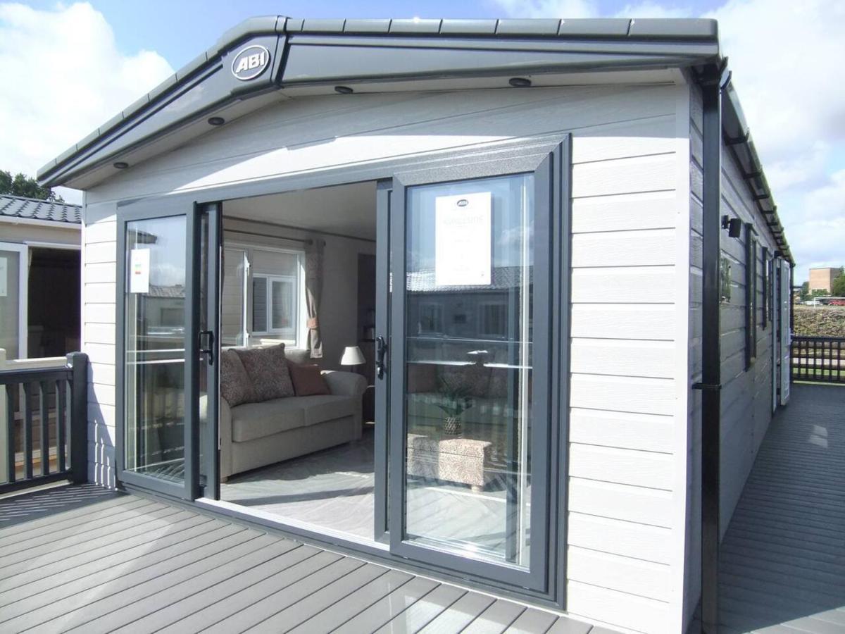 Captivating Bluebell Lodge 2-Bed Cotswolds Caravan Cirencester Luaran gambar