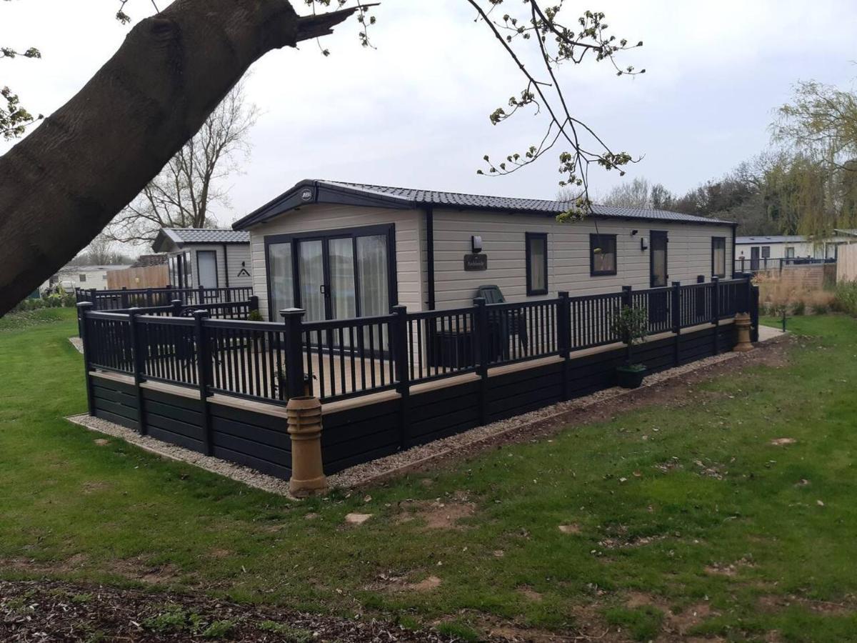 Captivating Bluebell Lodge 2-Bed Cotswolds Caravan Cirencester Luaran gambar